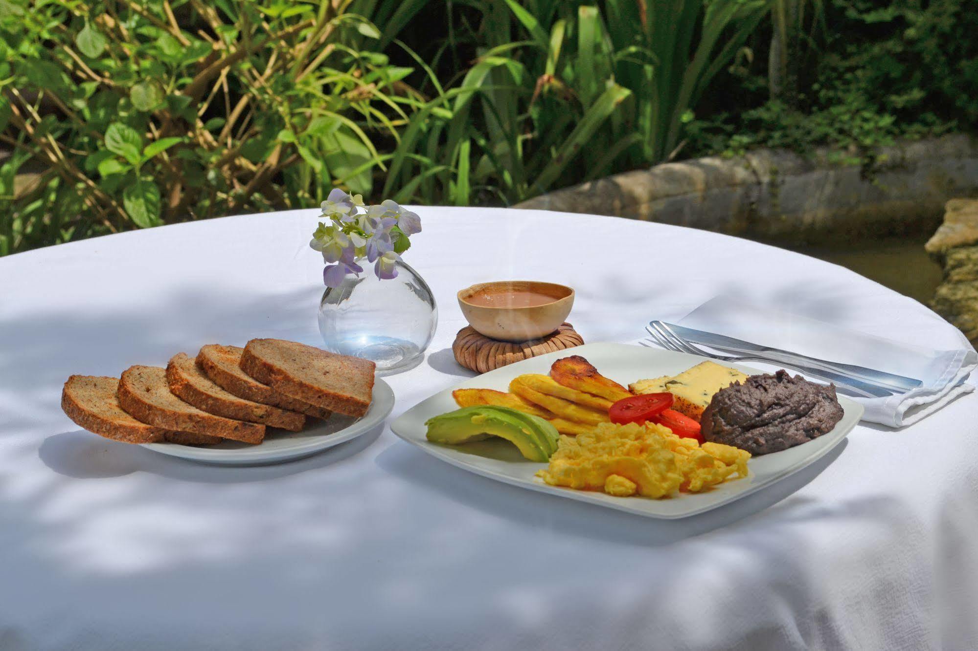 Bed and Breakfast La Casa Rosada Copan Ruinas Экстерьер фото
